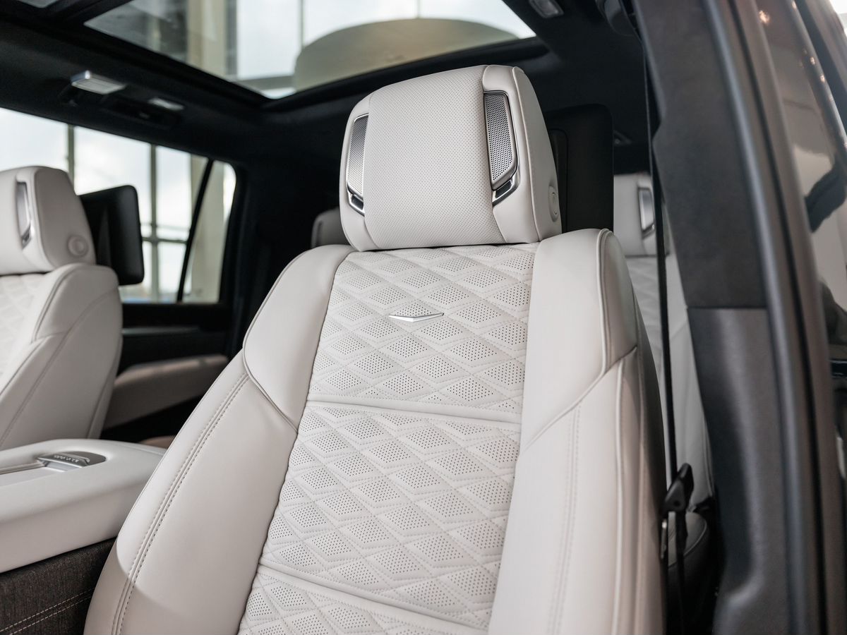 Cadillac Escalade V Рестайлинг ESV 6.2 AT (420 л.с.) 4WD