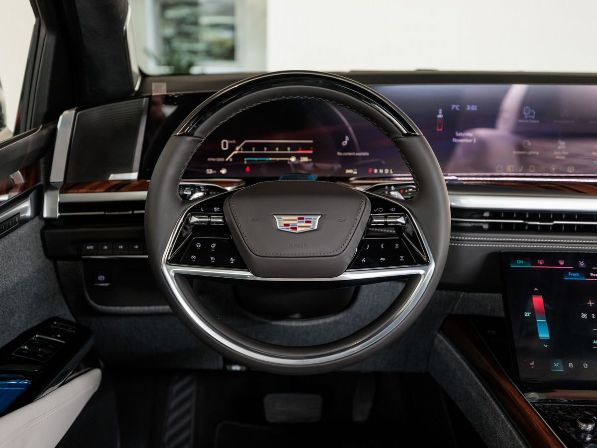 Cadillac Escalade V Рестайлинг ESV 6.2 AT (420 л.с.) 4WD