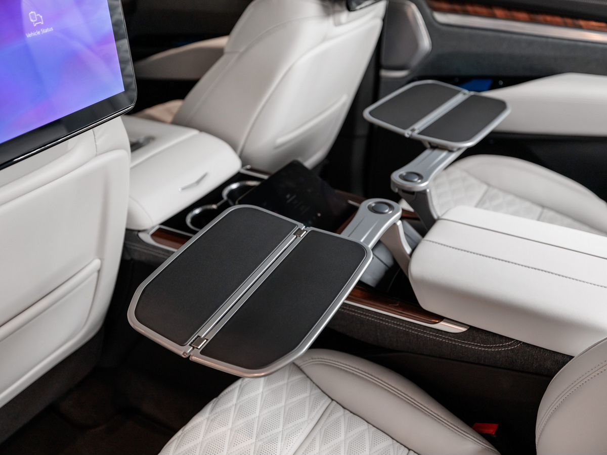 Cadillac Escalade V Рестайлинг ESV 6.2 AT (420 л.с.) 4WD