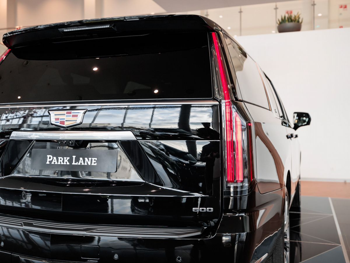 Cadillac Escalade V Рестайлинг ESV 6.2 AT (420 л.с.) 4WD