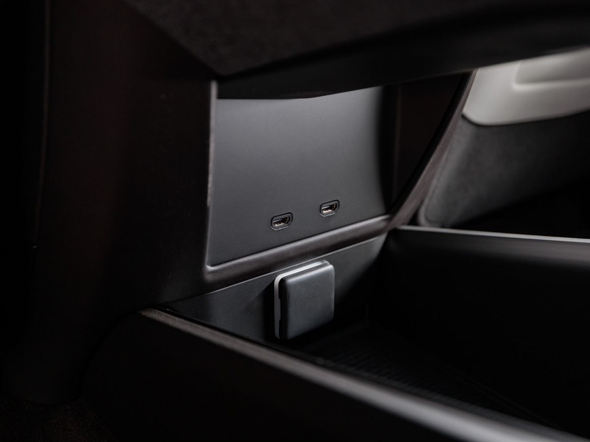 Cadillac Escalade V Рестайлинг ESV 6.2 AT (420 л.с.) 4WD