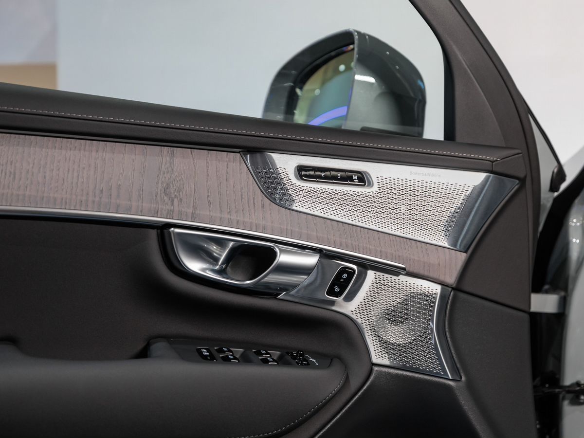 Volvo XC90 II Рестайлинг 2 T8 2.0hyb AT (455 л.с.) 4WD