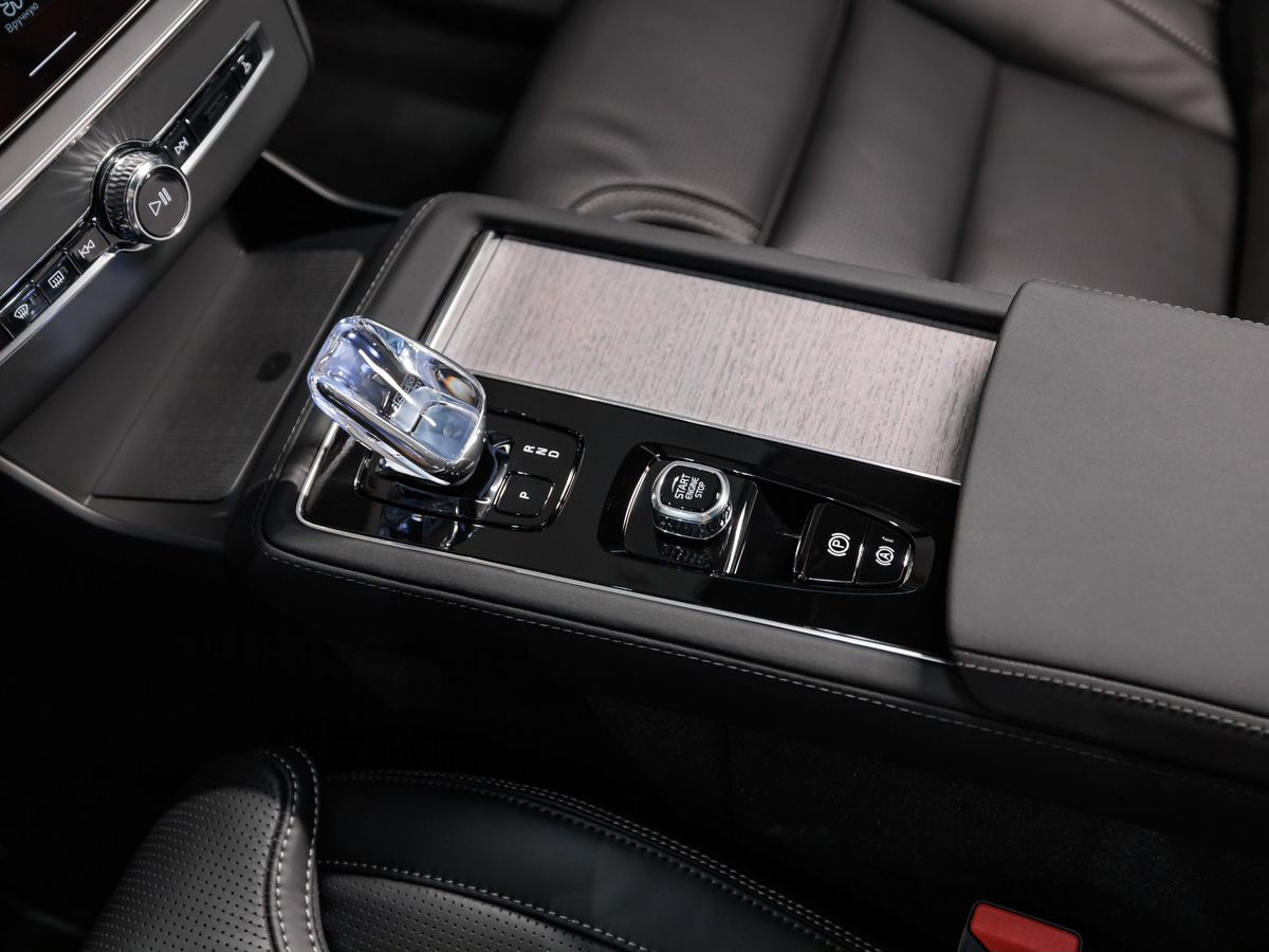 Volvo XC90 II Рестайлинг 2 T8 2.0hyb AT (455 л.с.) 4WD