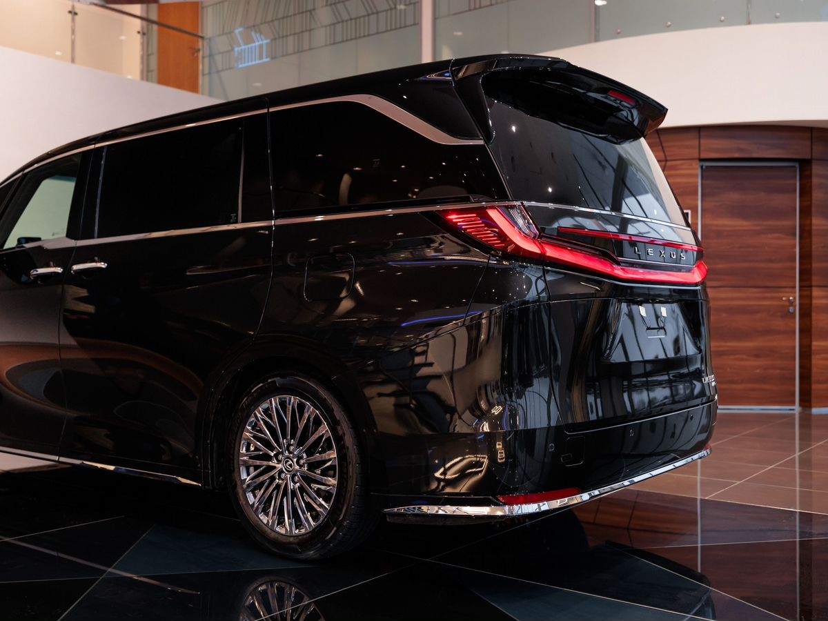 Lexus LM II 350h 2.5hyb CVT (250 л.с.) 4WD