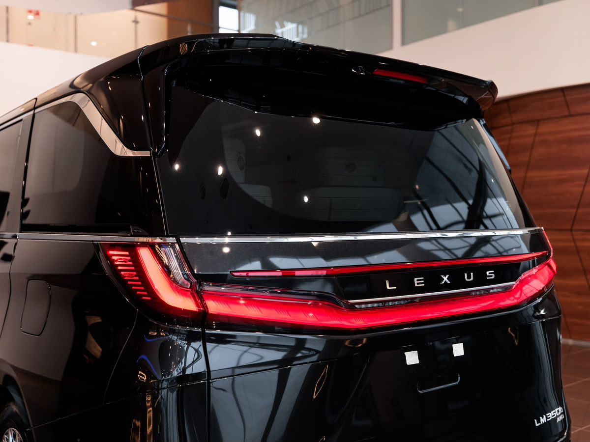 Lexus LM II 350h 2.5hyb CVT (250 л.с.) 4WD