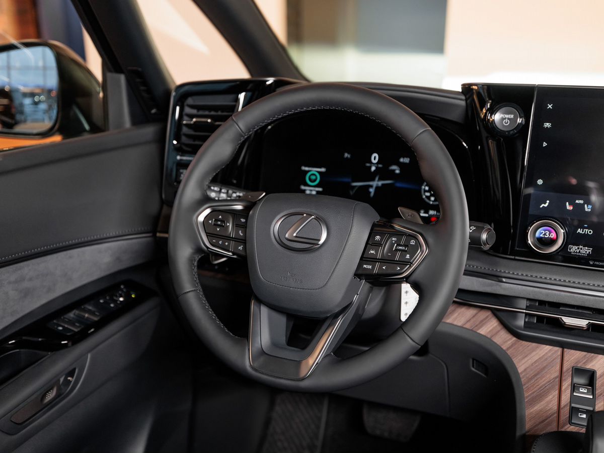 Lexus LM II 350h 2.5hyb CVT (250 л.с.) 4WD