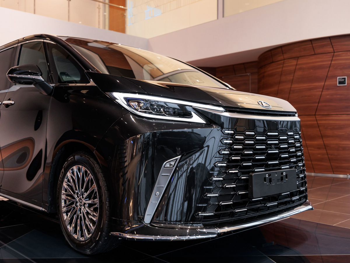 Lexus LM II 350h 2.5hyb CVT (250 л.с.) 4WD