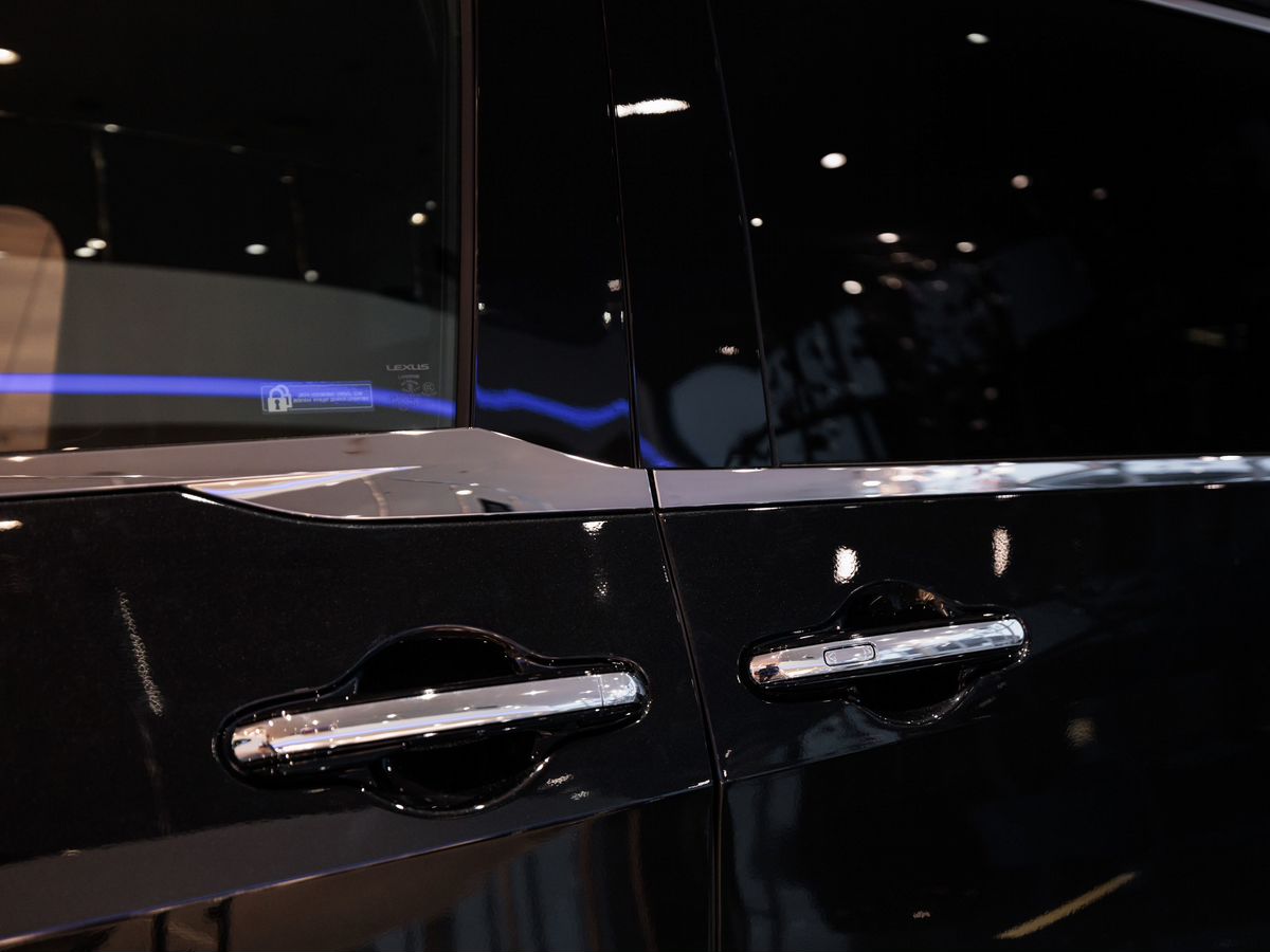 Lexus LM II 350h 2.5hyb CVT (250 л.с.) 4WD