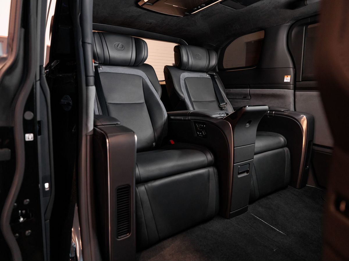 Lexus LM II 350h 2.5hyb CVT (250 л.с.) 4WD