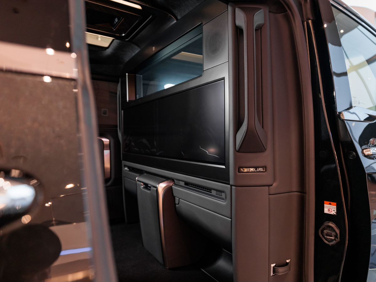 Lexus LM II 350h 2.5hyb CVT (250 л.с.) 4WD