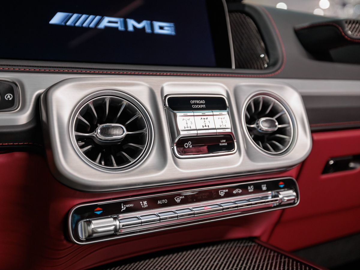 Mercedes-Benz G-Класс AMG II (W465) Рестайлинг 63 AMG 4.0 AT (585 л.с.) 4WD