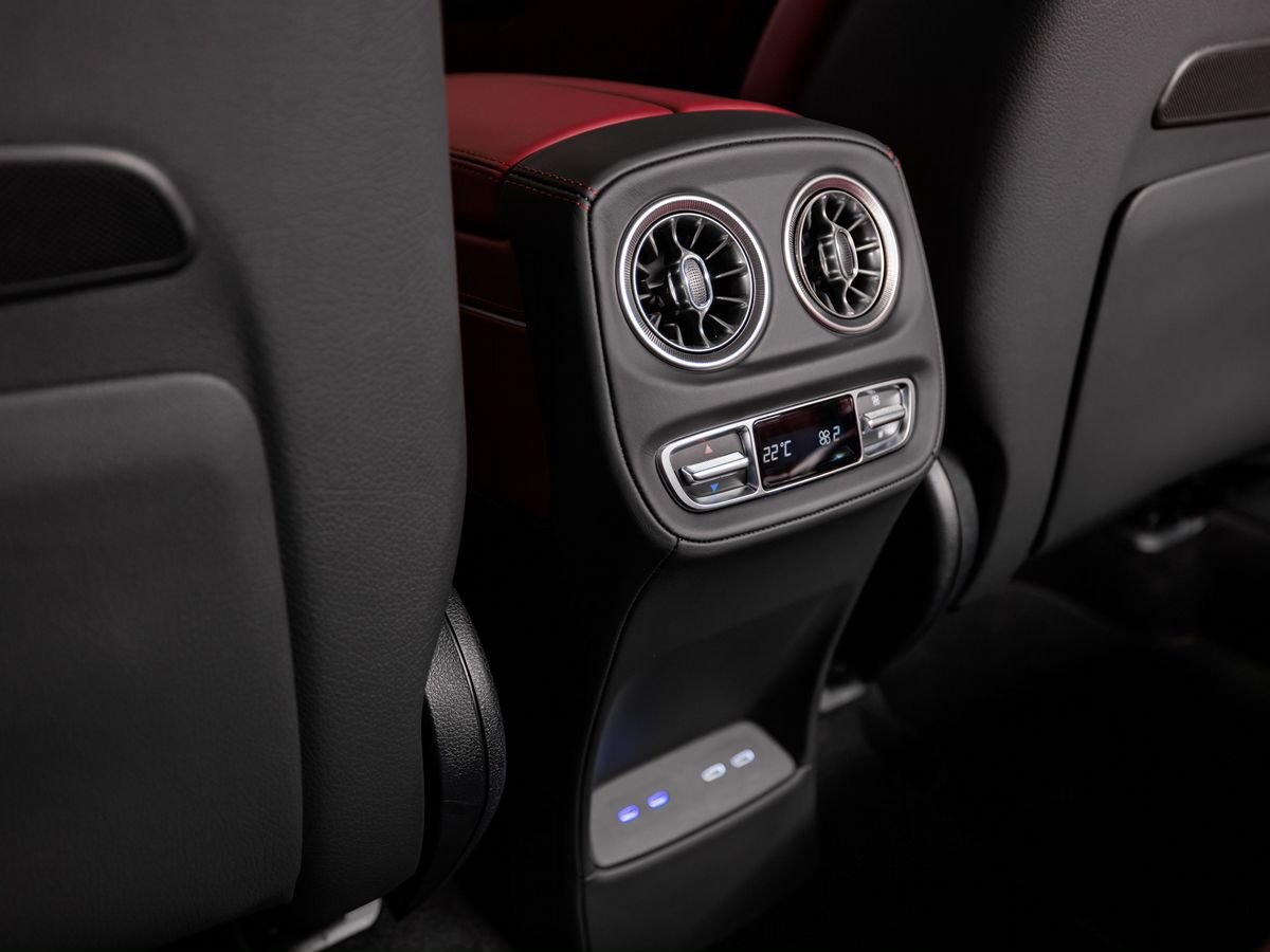 Mercedes-Benz G-Класс AMG II (W465) Рестайлинг 63 AMG 4.0 AT (585 л.с.) 4WD