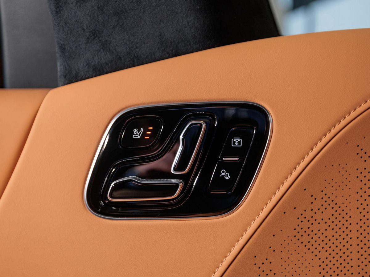 Zeekr 9X 55 kWh 2.0hyb AT (898 л.с.) 4WD