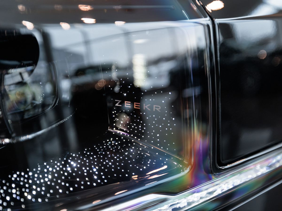 Zeekr 9X 55 kWh 2.0hyb AT (898 л.с.) 4WD