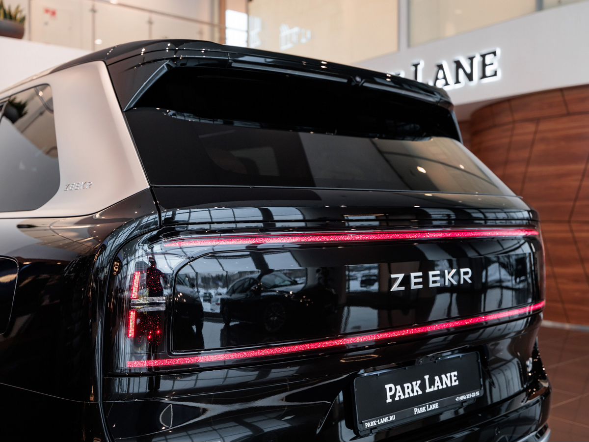 Zeekr 9X 55 kWh 2.0hyb AT (898 л.с.) 4WD