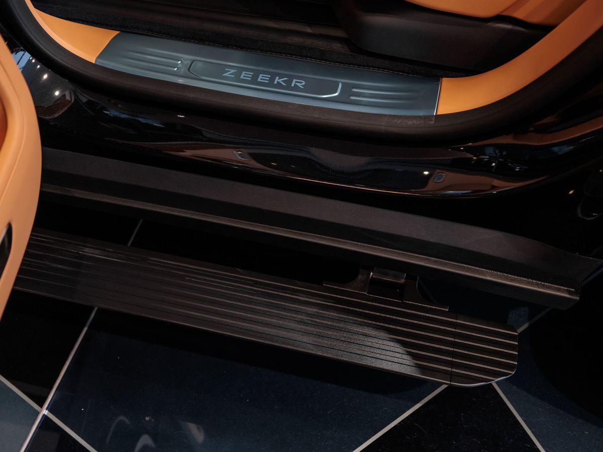 Zeekr 9X 55 kWh 2.0hyb AT (898 л.с.) 4WD