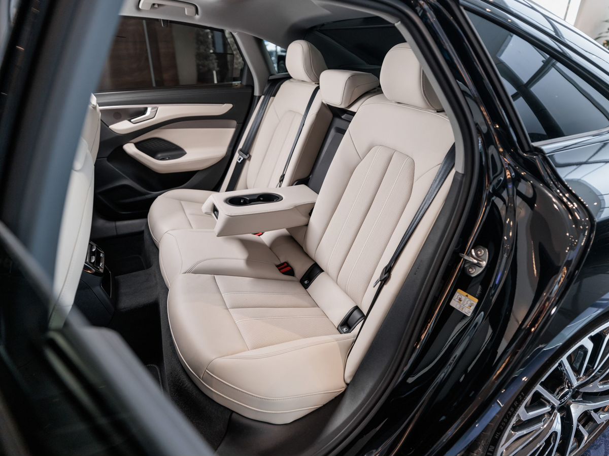 Audi A6 VI (C9) 2.0d AMT (204 л.с.) 4WD