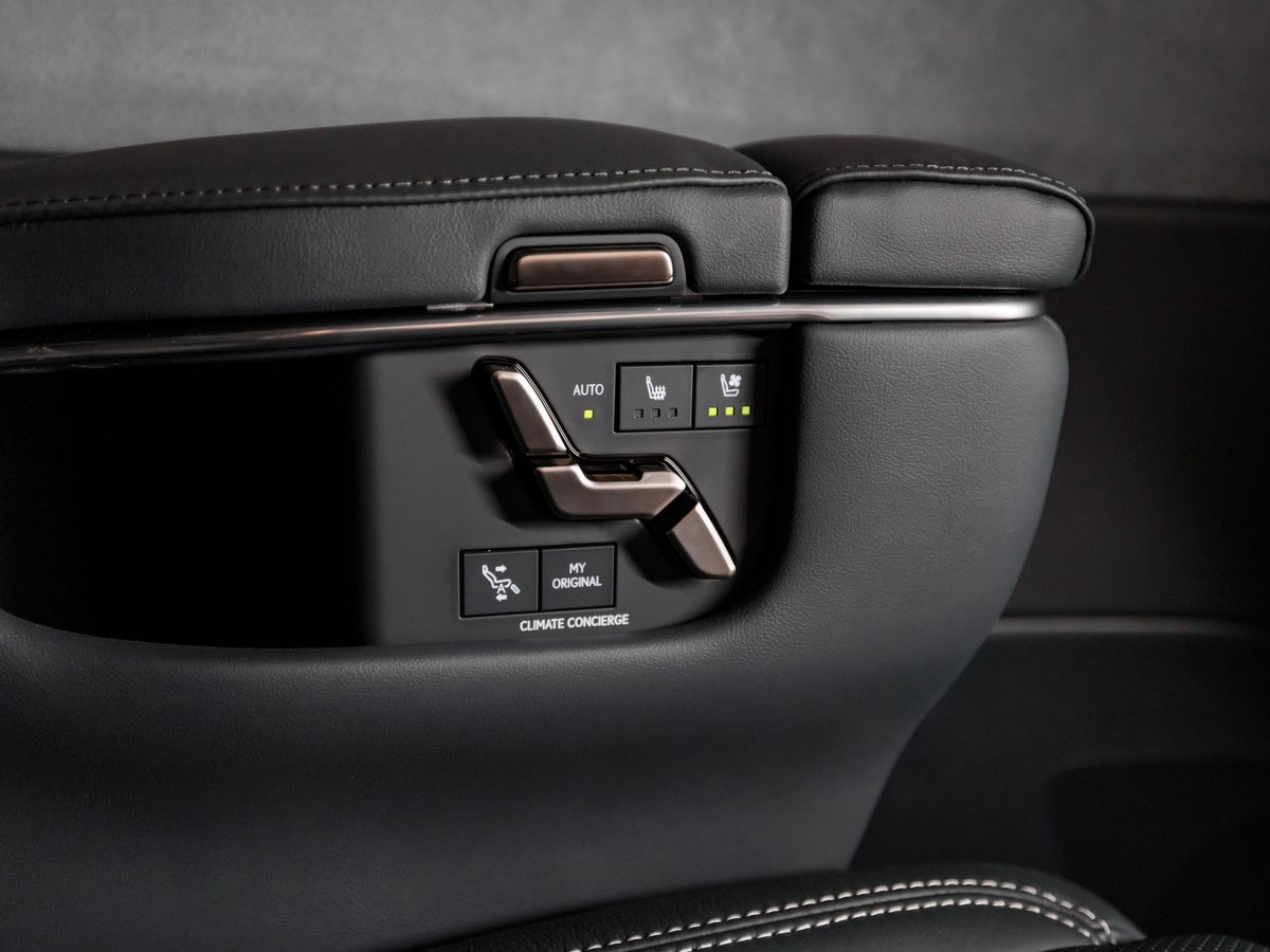 Lexus LM II 350h 2.5hyb CVT (250 л.с.) 4WD