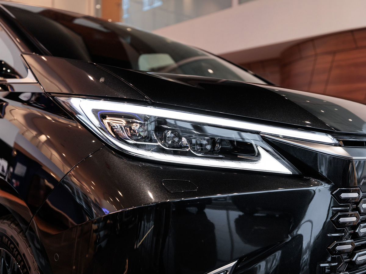 Lexus LM II 350h 2.5hyb CVT (250 л.с.) 4WD