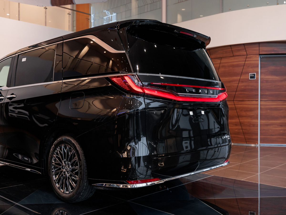 Lexus LM II 350h 2.5hyb CVT (250 л.с.) 4WD