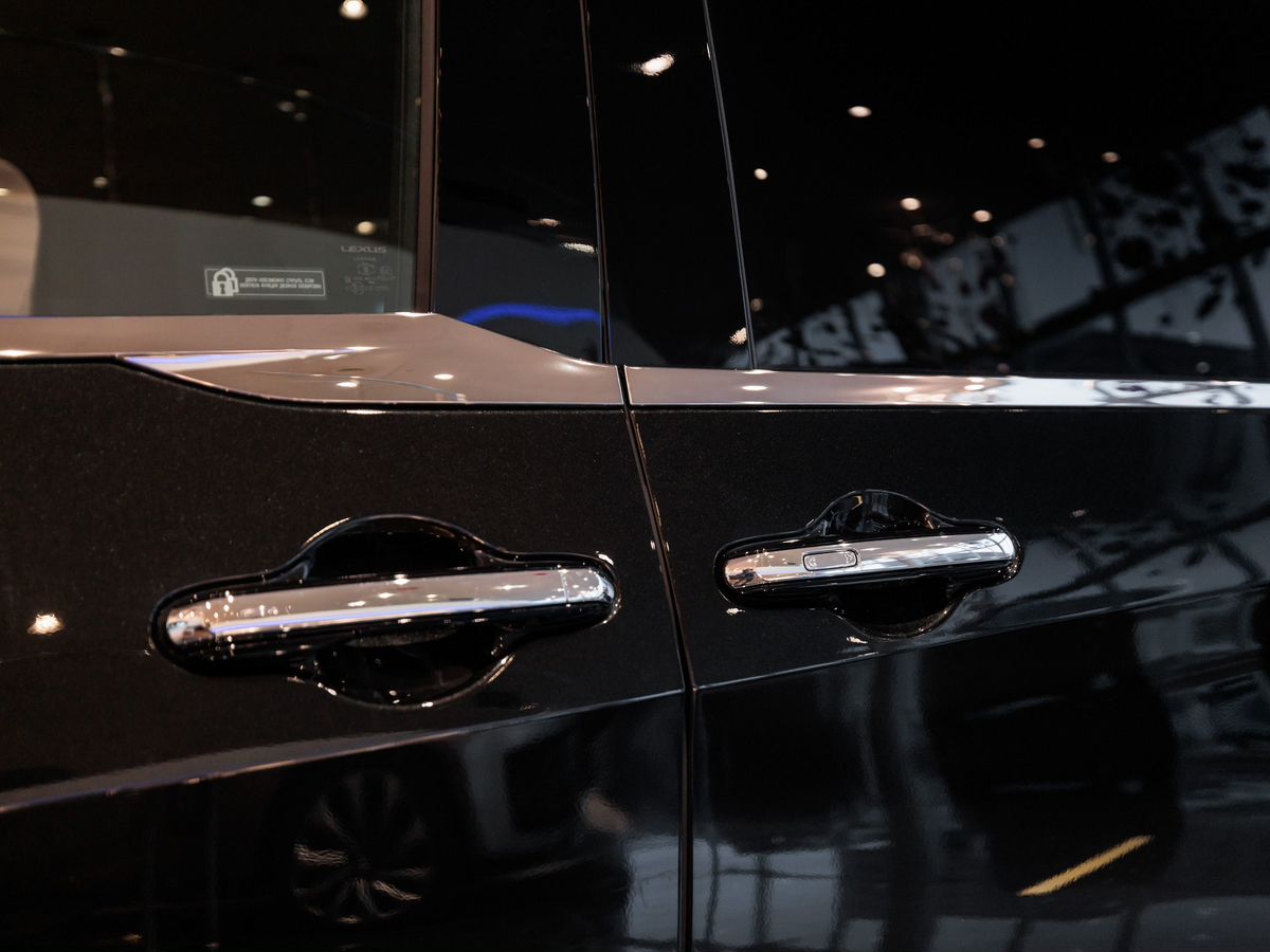 Lexus LM II 350h 2.5hyb CVT (250 л.с.) 4WD