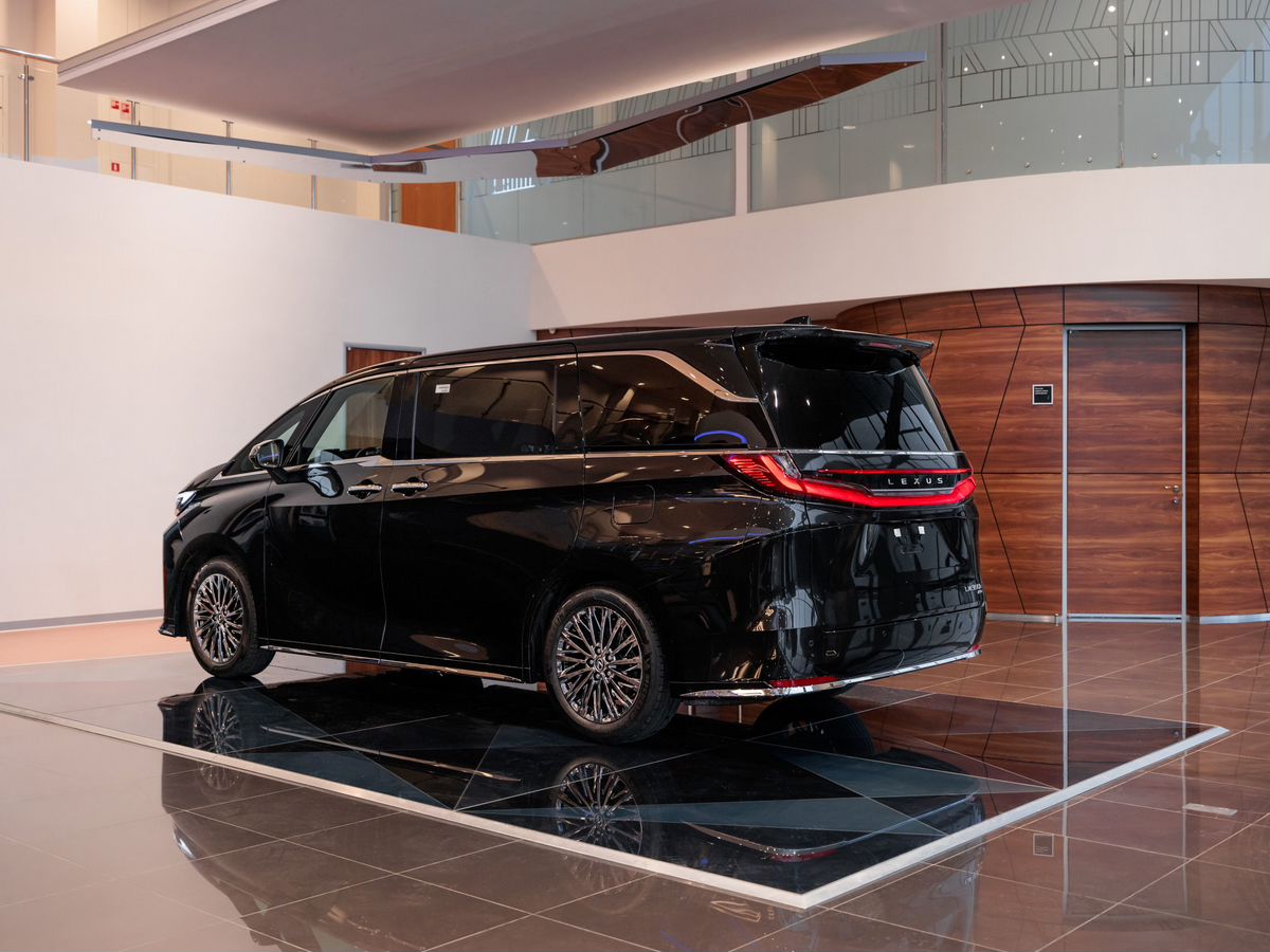 Lexus LM II 350h 2.5hyb CVT (250 л.с.) 4WD