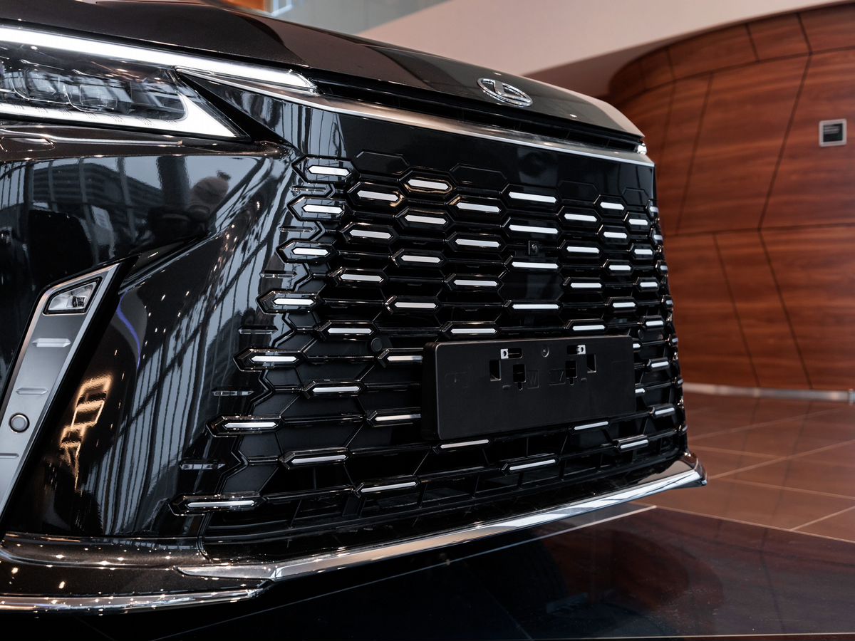 Lexus LM II 350h 2.5hyb CVT (250 л.с.) 4WD