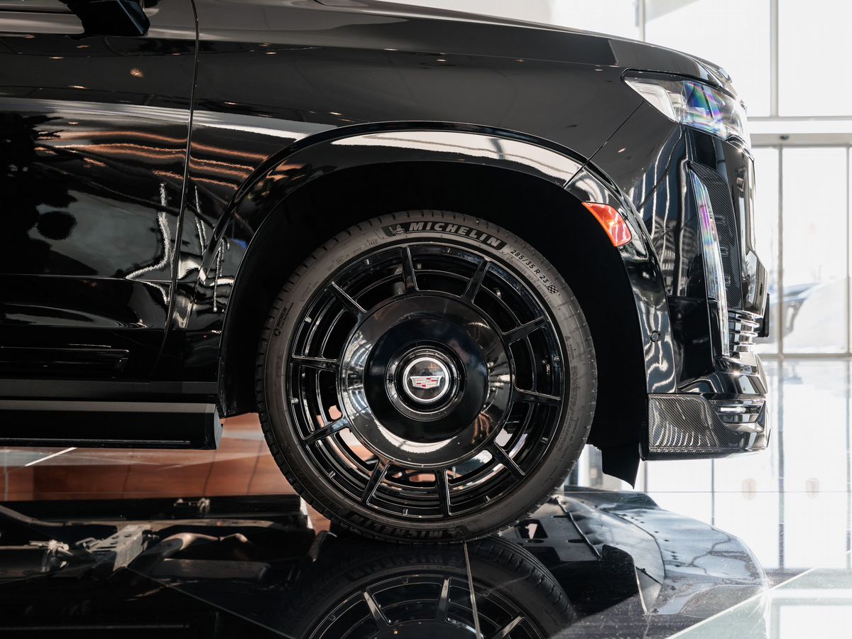 Cadillac Escalade V ESV 6.2 AT (420 л.с.) 4WD