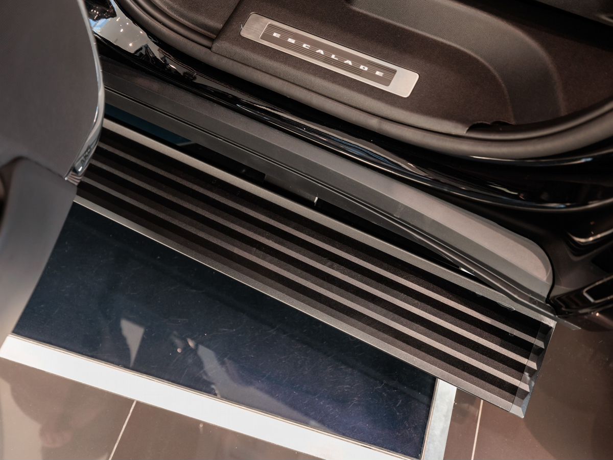 Cadillac Escalade V ESV 6.2 AT (420 л.с.) 4WD