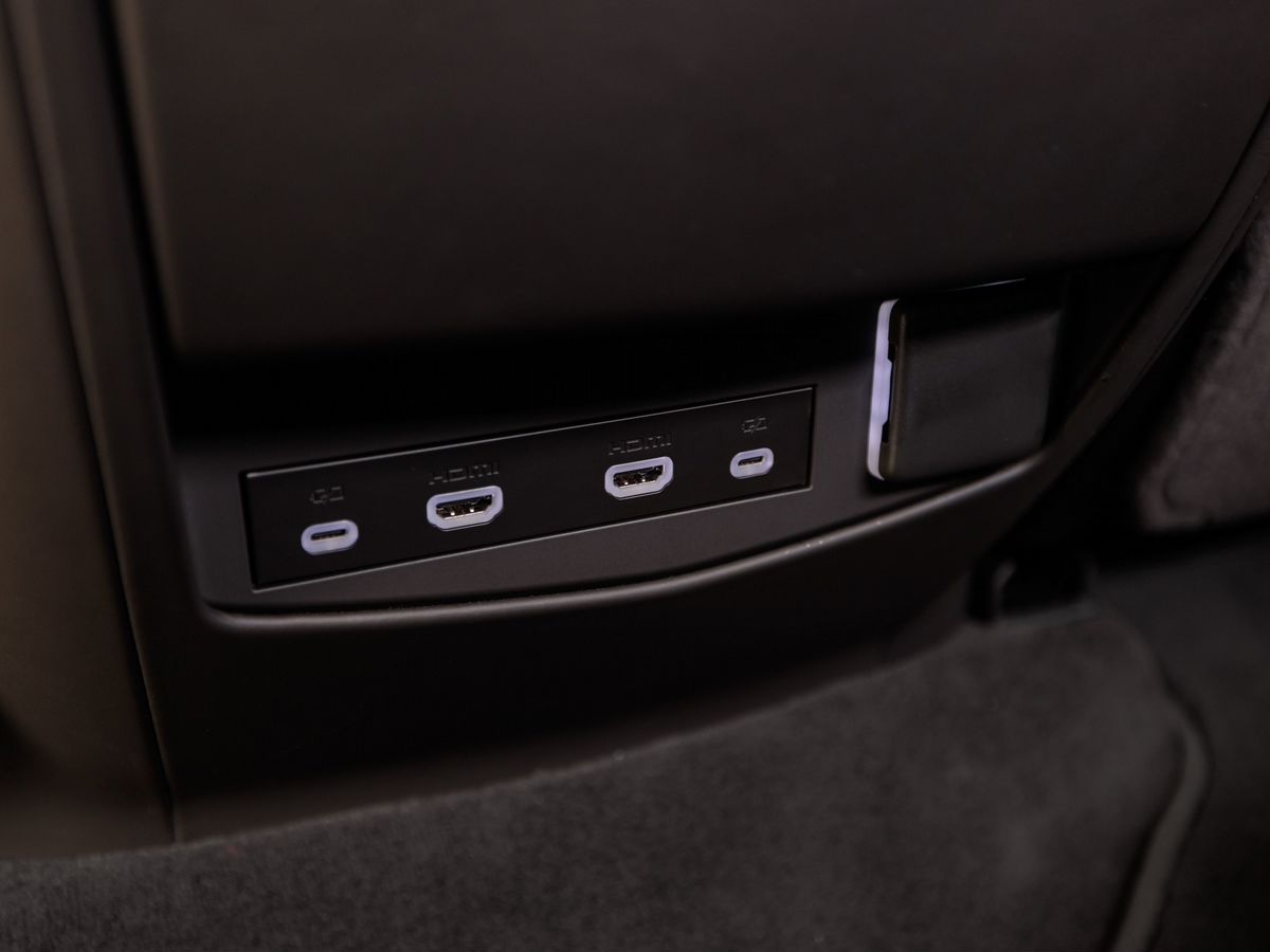 Cadillac Escalade V ESV 6.2 AT (420 л.с.) 4WD