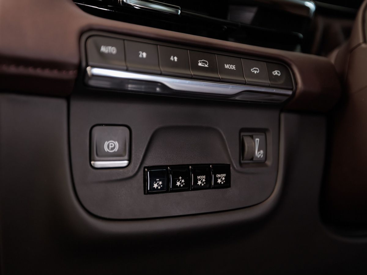 Cadillac Escalade V ESV 6.2 AT (420 л.с.) 4WD