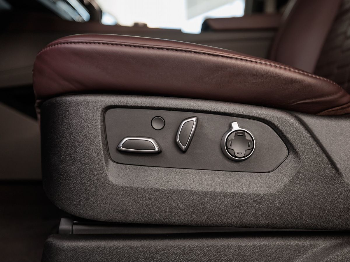 Cadillac Escalade V ESV 6.2 AT (420 л.с.) 4WD