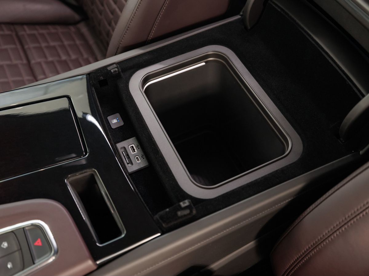 Cadillac Escalade V ESV 6.2 AT (420 л.с.) 4WD