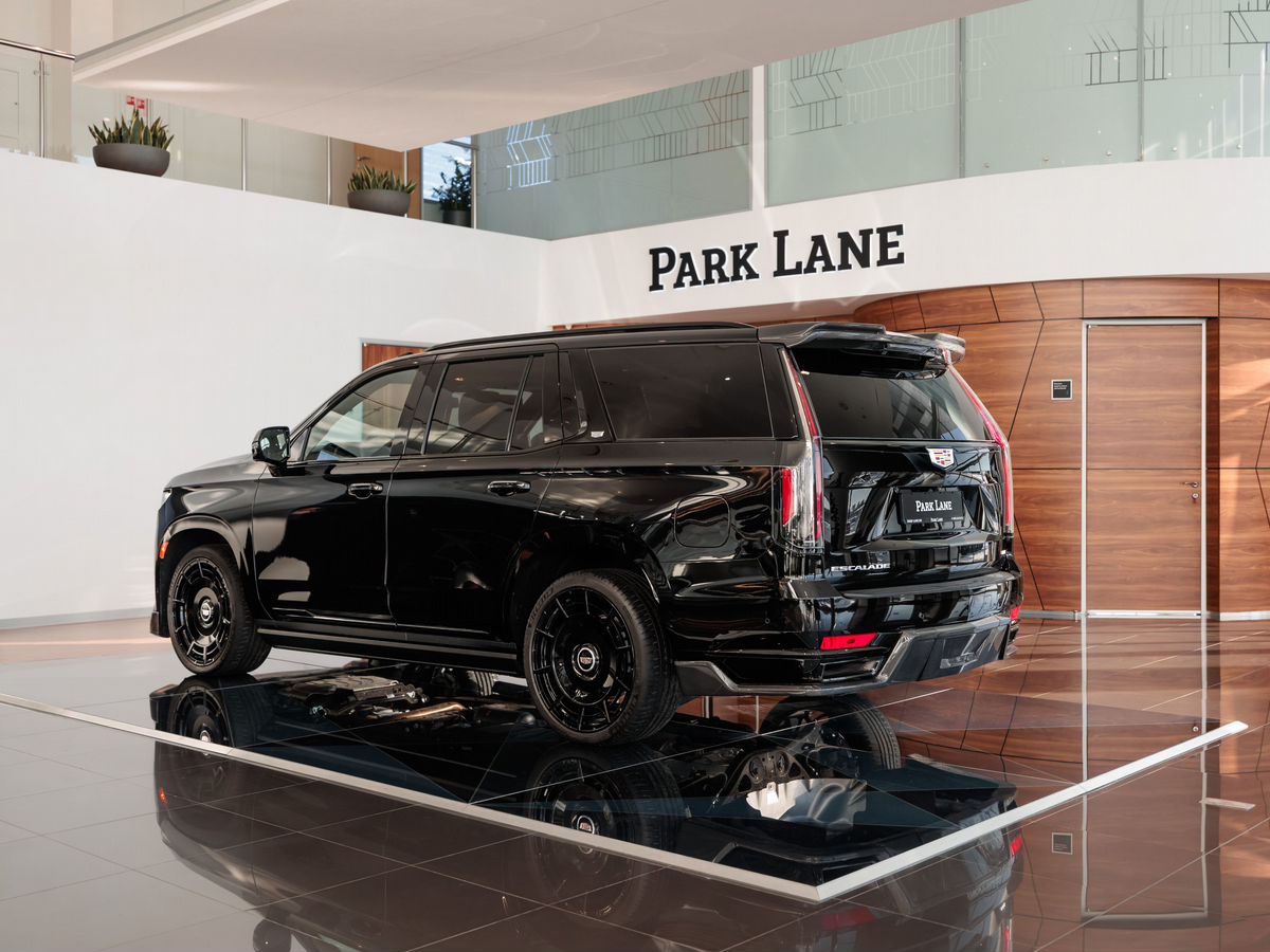 Cadillac Escalade V ESV 6.2 AT (420 л.с.) 4WD