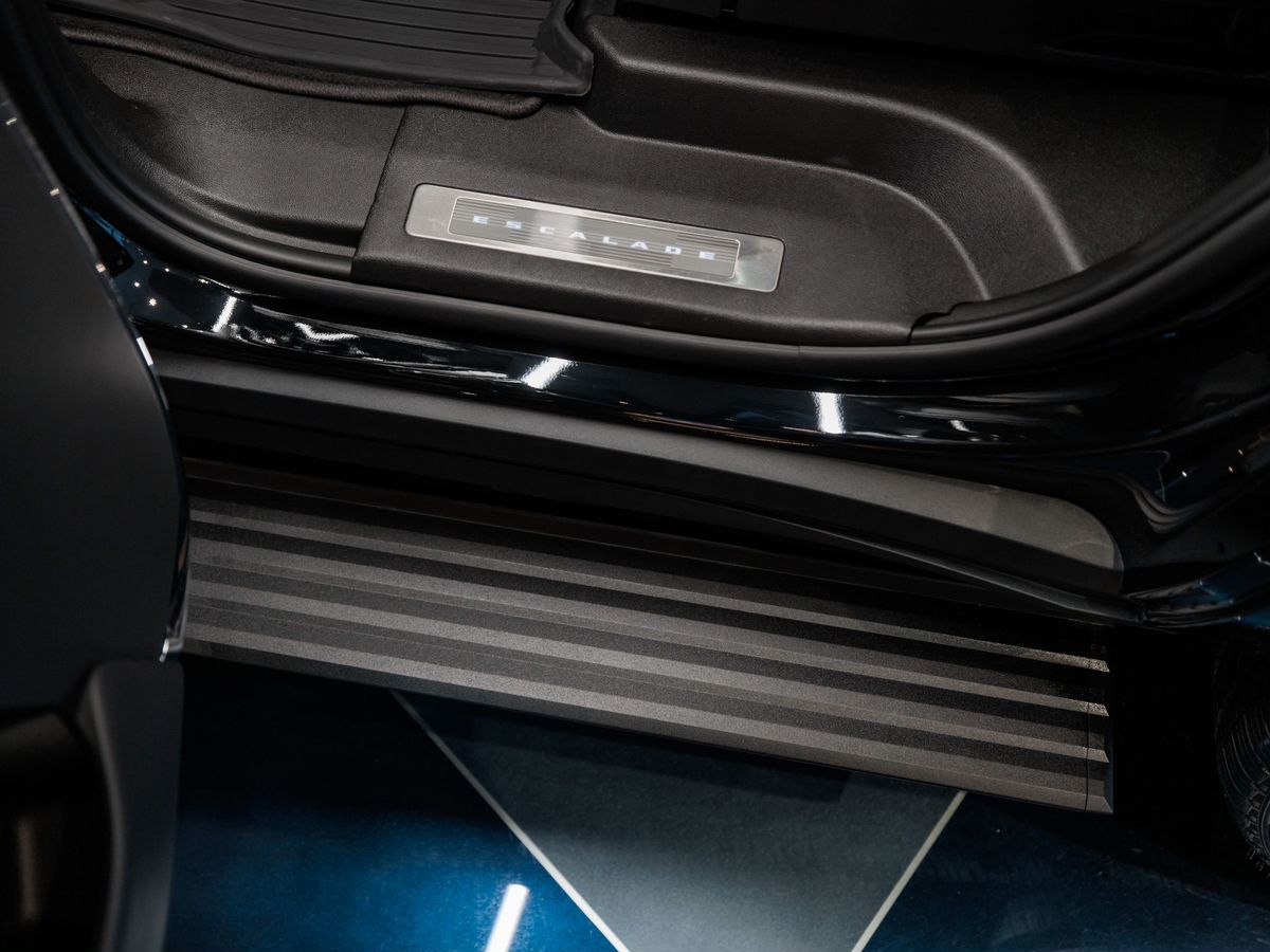 Cadillac Escalade V Рестайлинг 6.2 AT (420 л.с.) 4WD