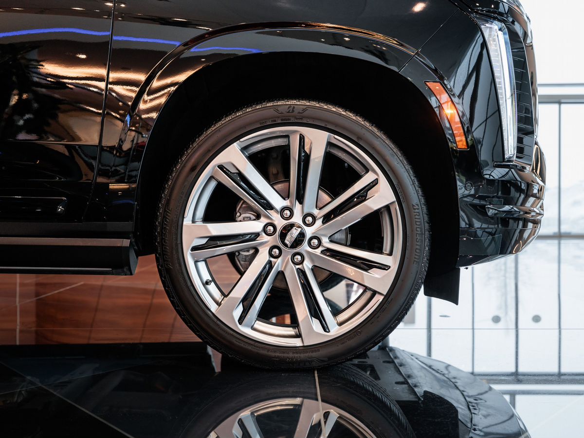 Cadillac Escalade V Рестайлинг 6.2 AT (420 л.с.) 4WD