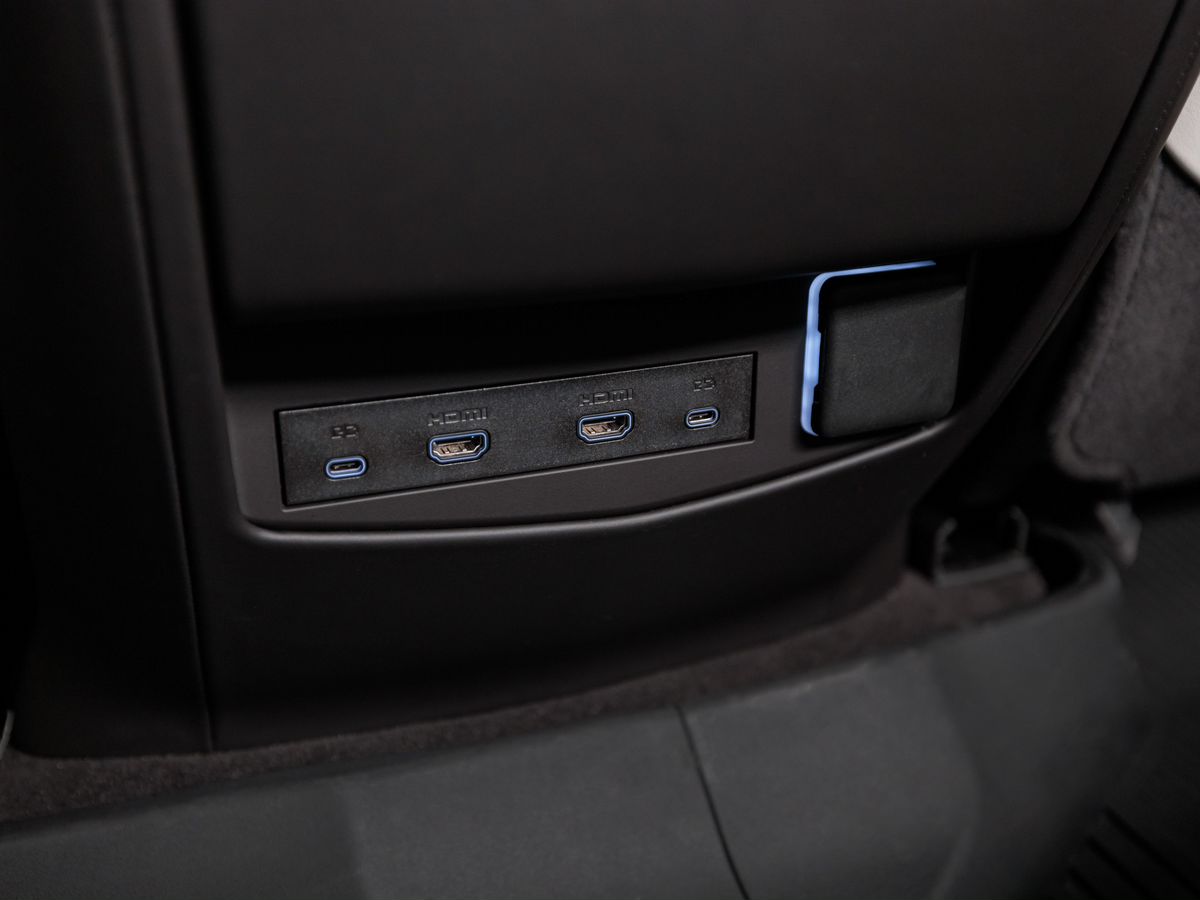 Cadillac Escalade V Рестайлинг 6.2 AT (420 л.с.) 4WD