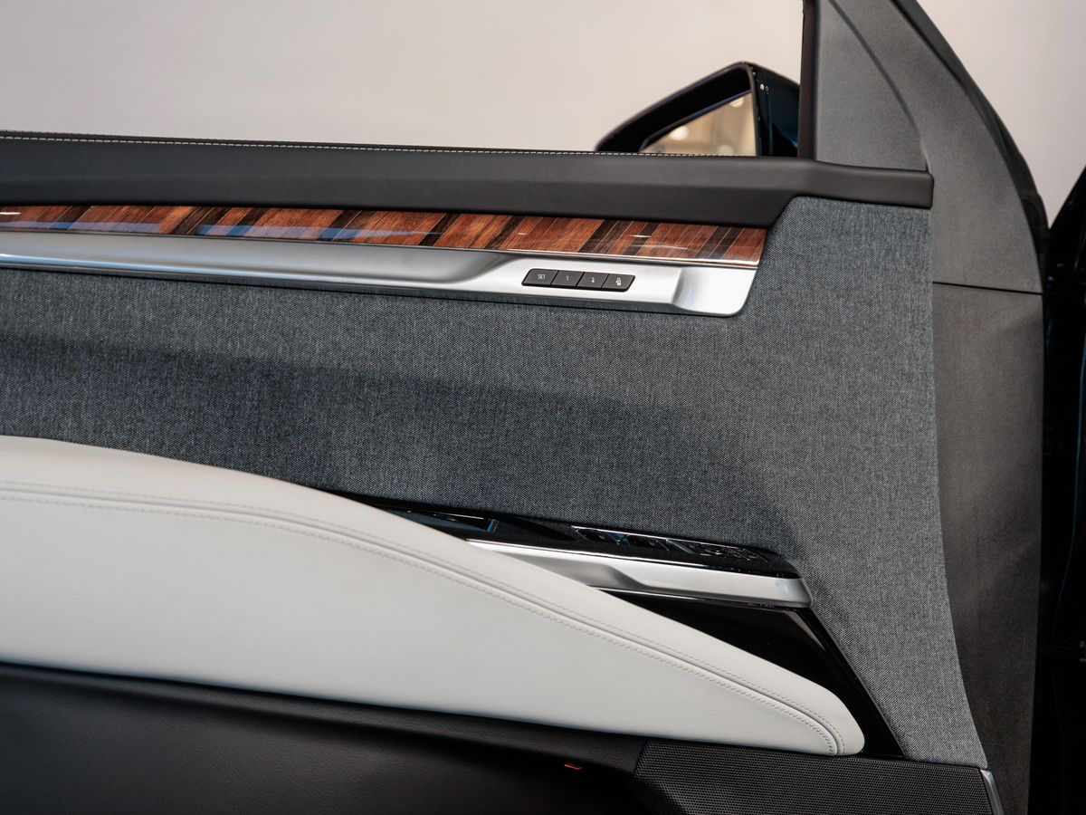 Cadillac Escalade V Рестайлинг 6.2 AT (420 л.с.) 4WD