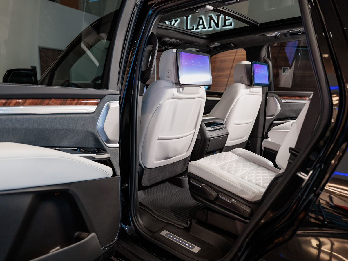 Cadillac Escalade V Рестайлинг 6.2 AT (420 л.с.) 4WD