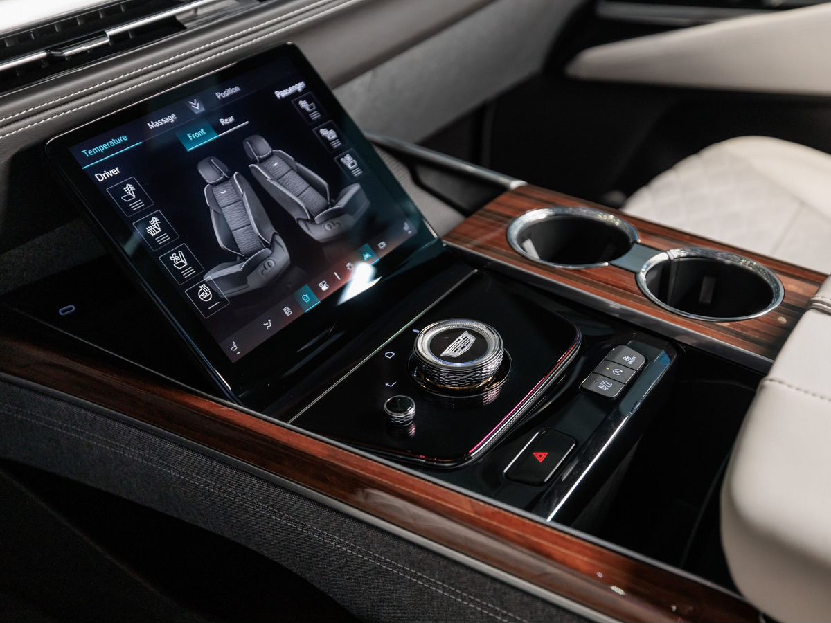 Cadillac Escalade V Рестайлинг 6.2 AT (420 л.с.) 4WD