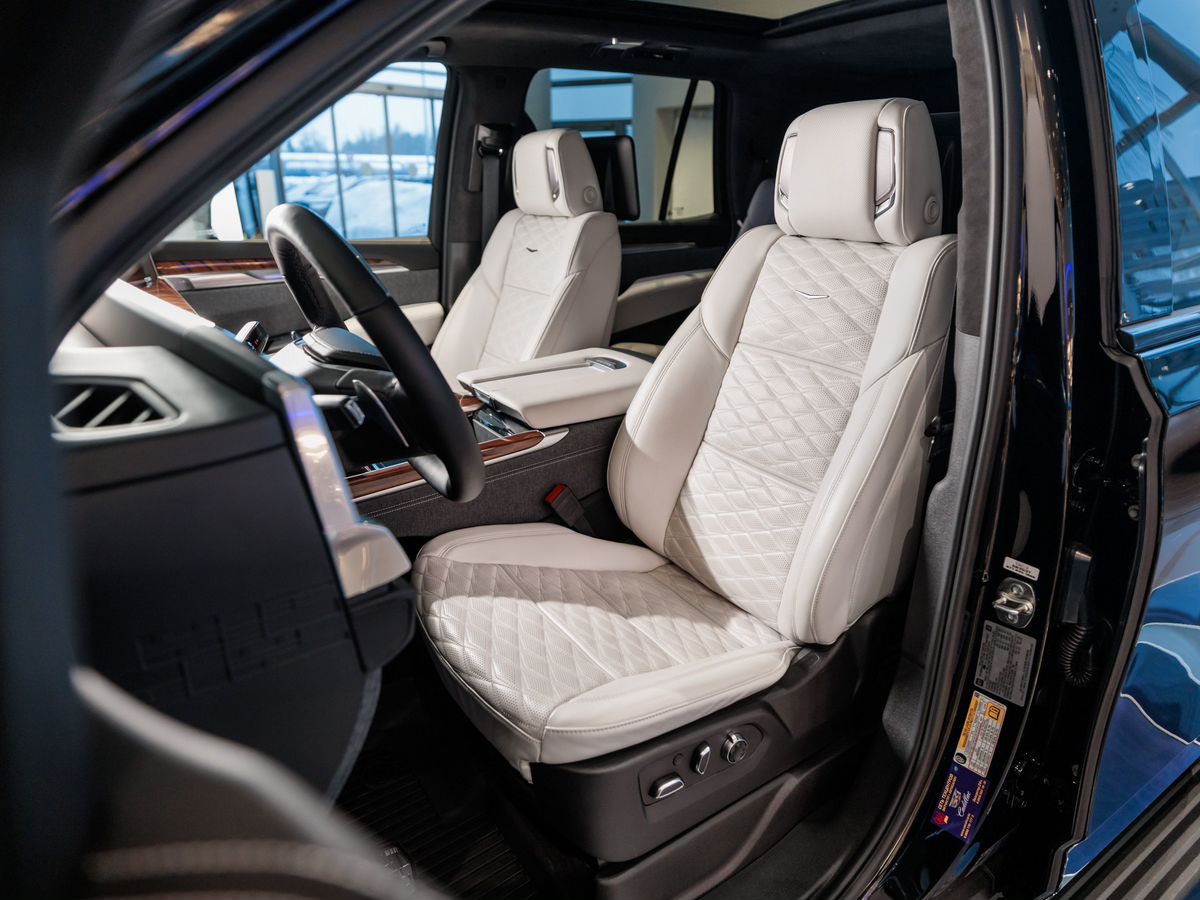 Cadillac Escalade V Рестайлинг 6.2 AT (420 л.с.) 4WD