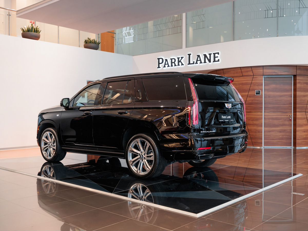 Cadillac Escalade V Рестайлинг 6.2 AT (420 л.с.) 4WD