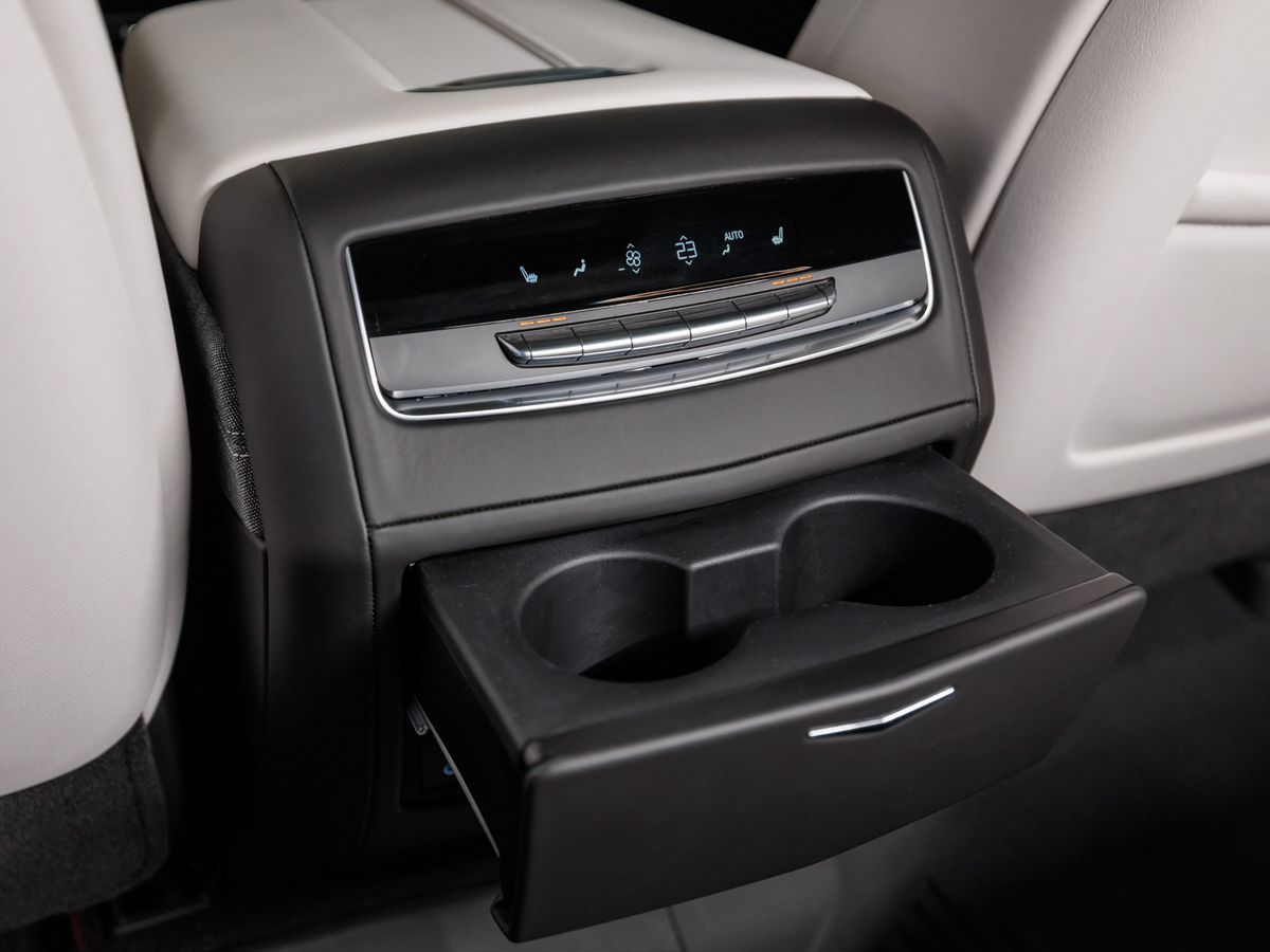 Cadillac Escalade V Рестайлинг 6.2 AT (420 л.с.) 4WD