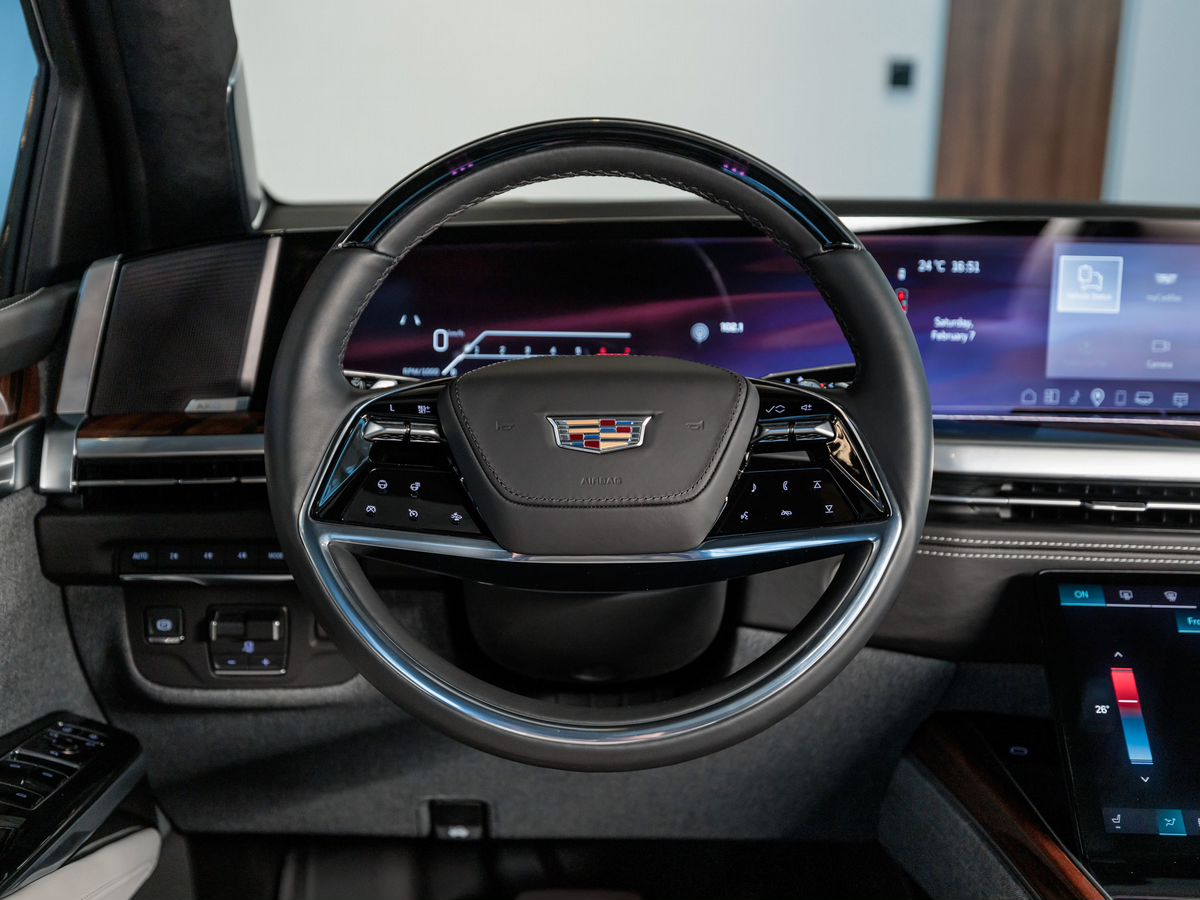 Cadillac Escalade V Рестайлинг 6.2 AT (420 л.с.) 4WD