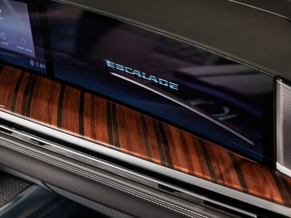 Cadillac Escalade V Рестайлинг 6.2 AT (420 л.с.) 4WD