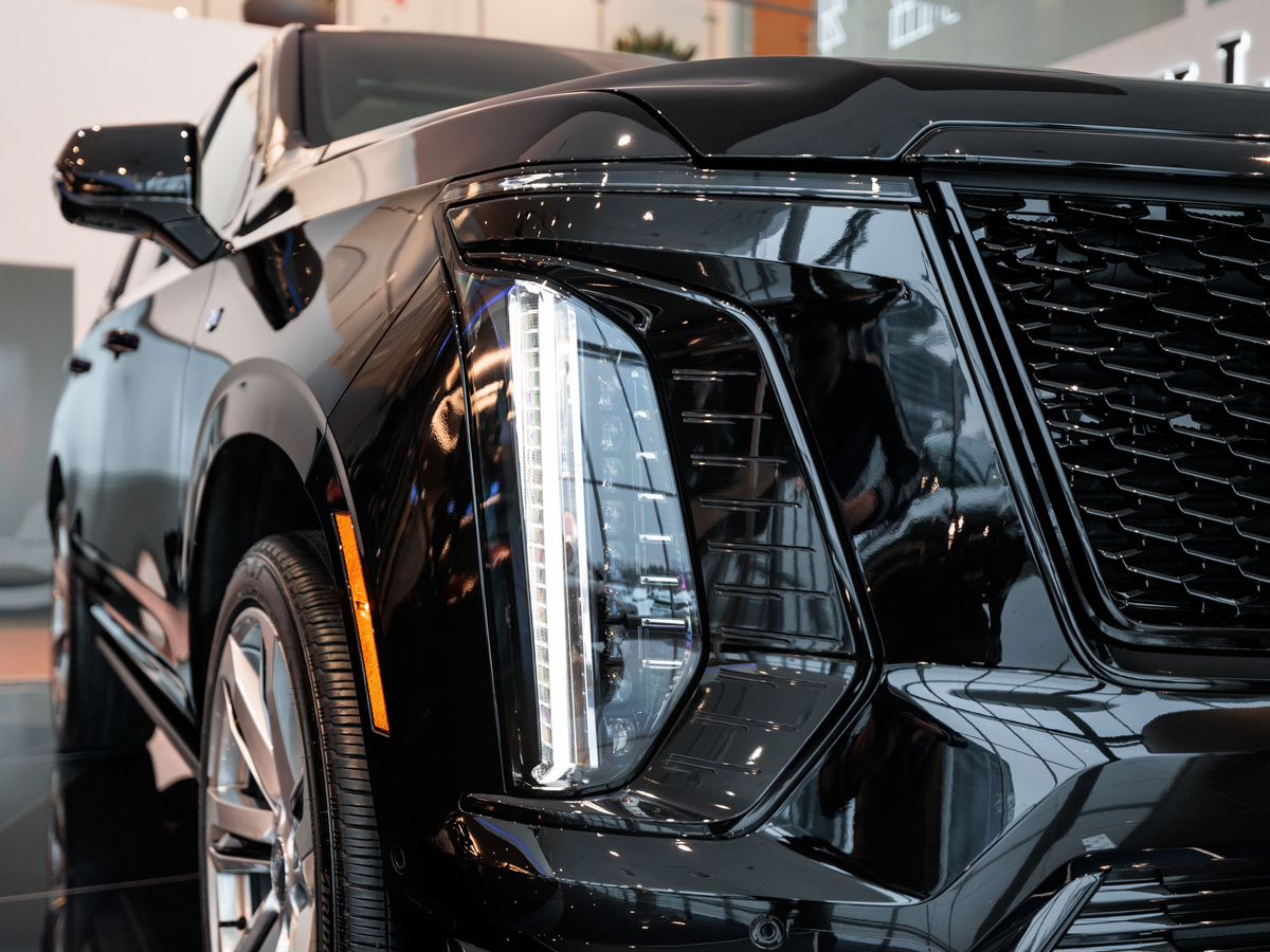 Cadillac Escalade V Рестайлинг 6.2 AT (420 л.с.) 4WD