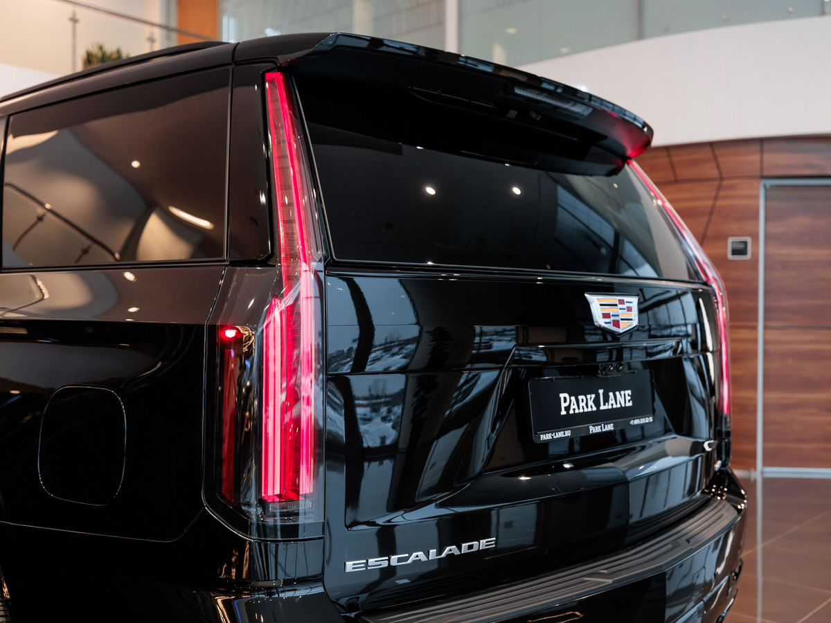 Cadillac Escalade V Рестайлинг 6.2 AT (420 л.с.) 4WD