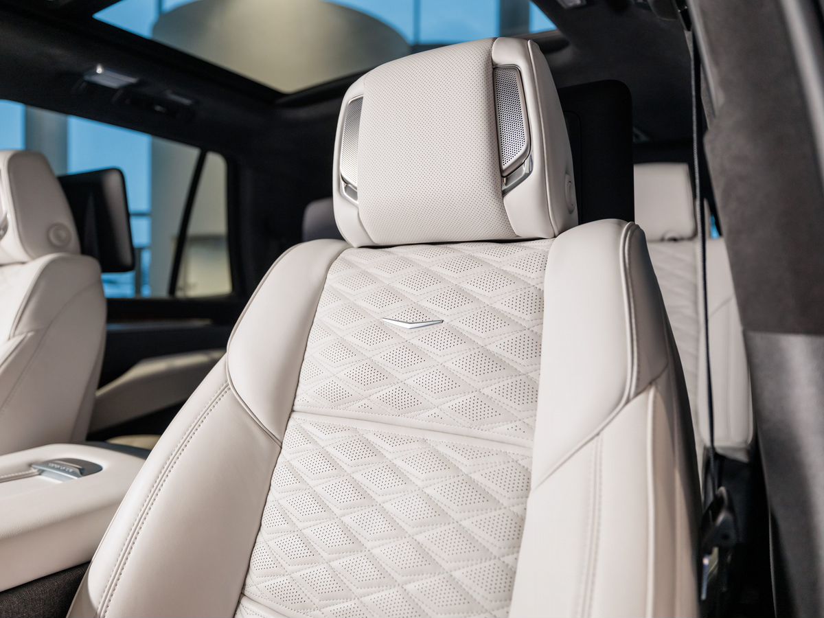 Cadillac Escalade V Рестайлинг 6.2 AT (420 л.с.) 4WD