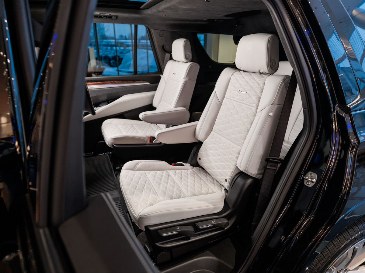 Cadillac Escalade V Рестайлинг 6.2 AT (420 л.с.) 4WD