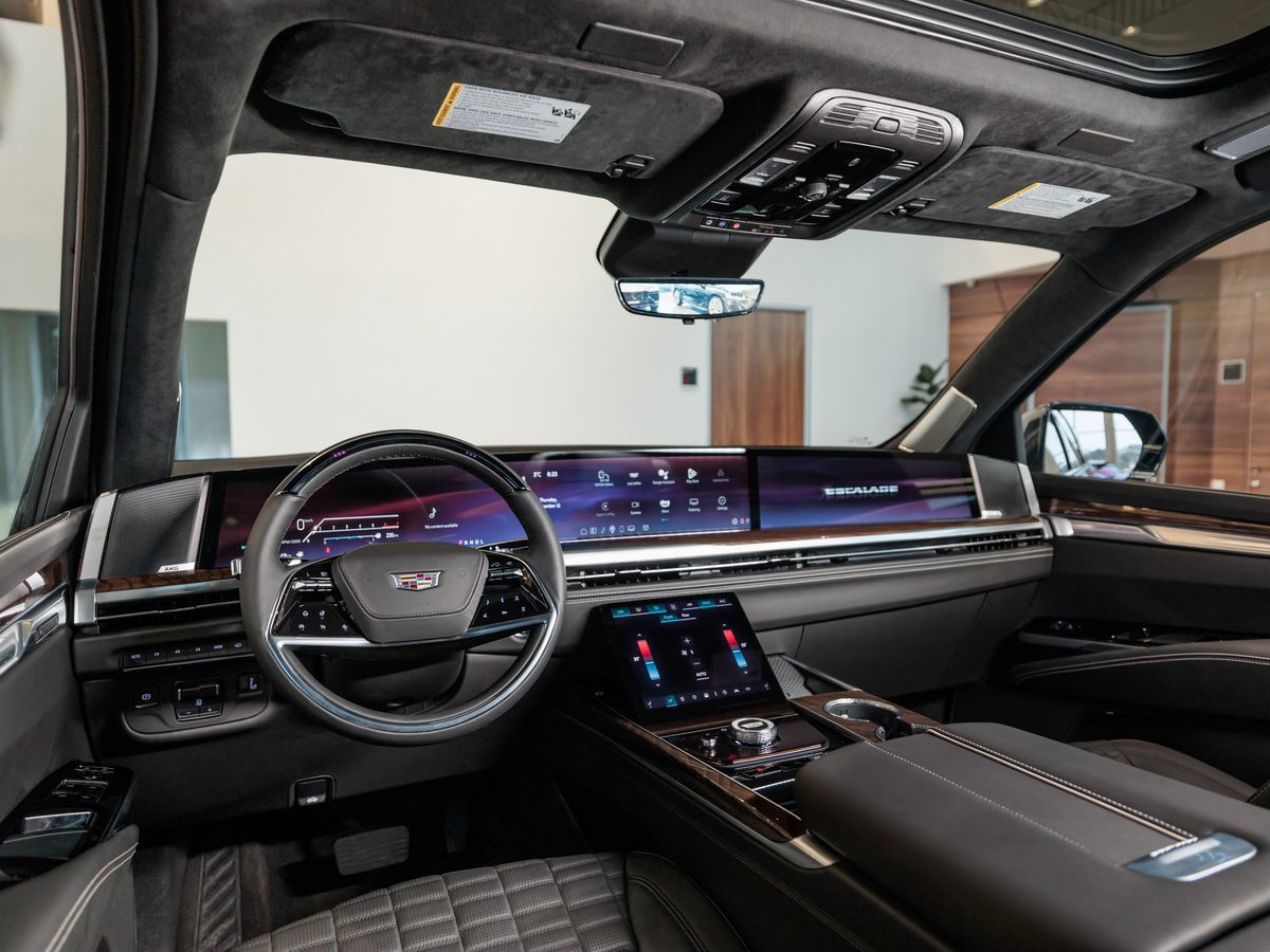 Cadillac Escalade V Рестайлинг ESV 6.2 AT (420 л.с.) 4WD